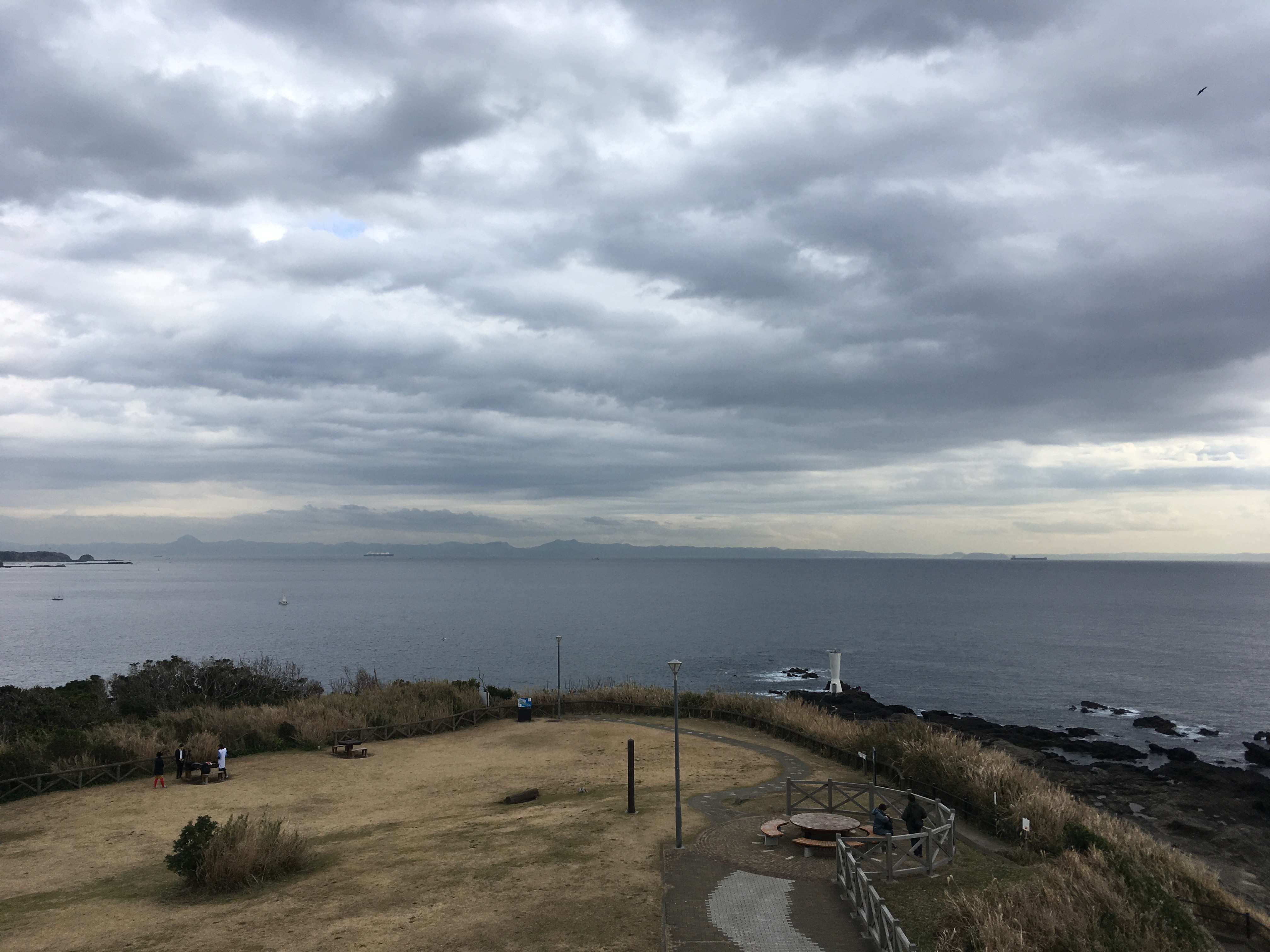 城ヶ島砲台跡から安房崎灯台を眺める