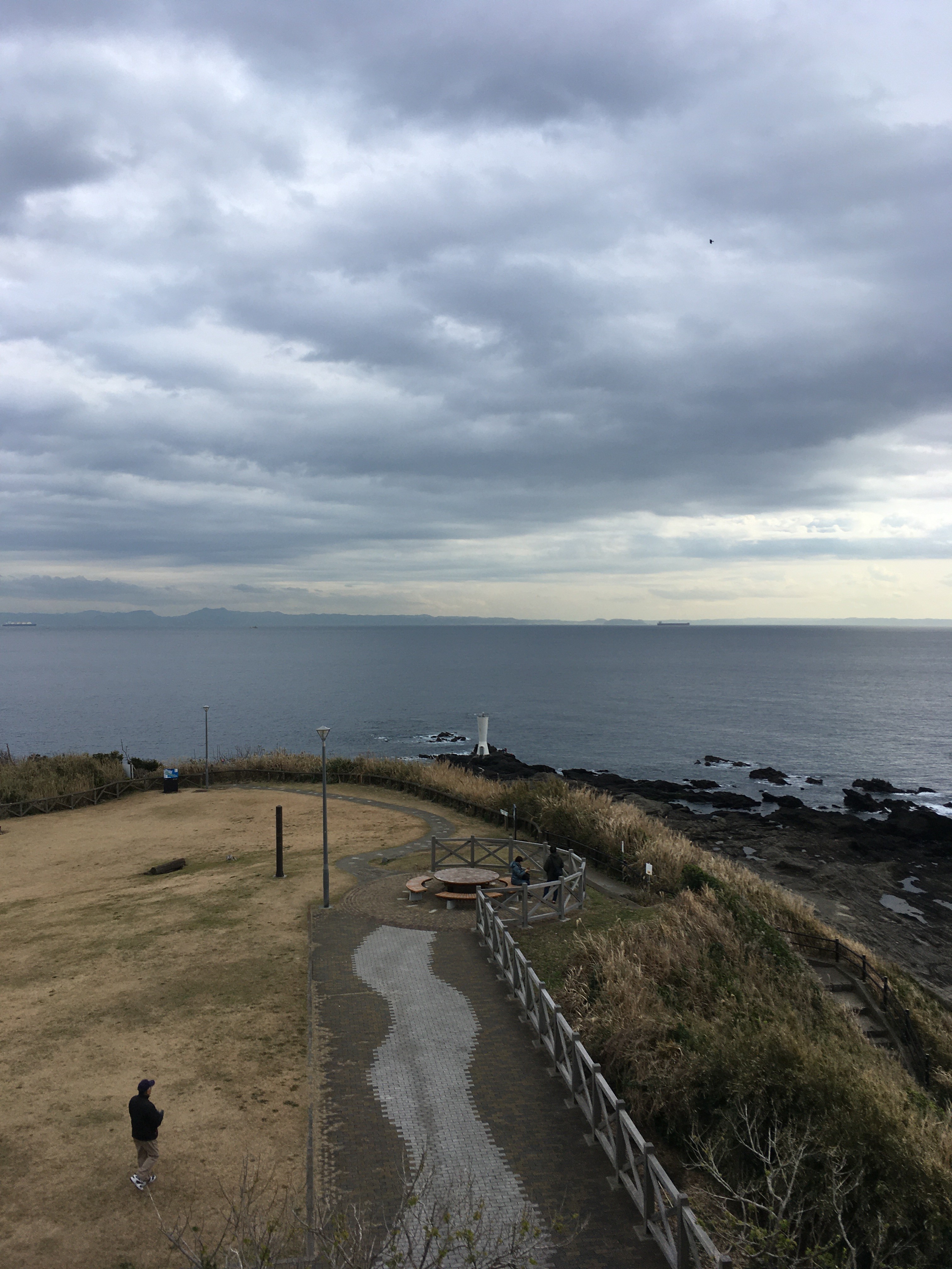 城ヶ島砲台跡から安房崎灯台を眺める