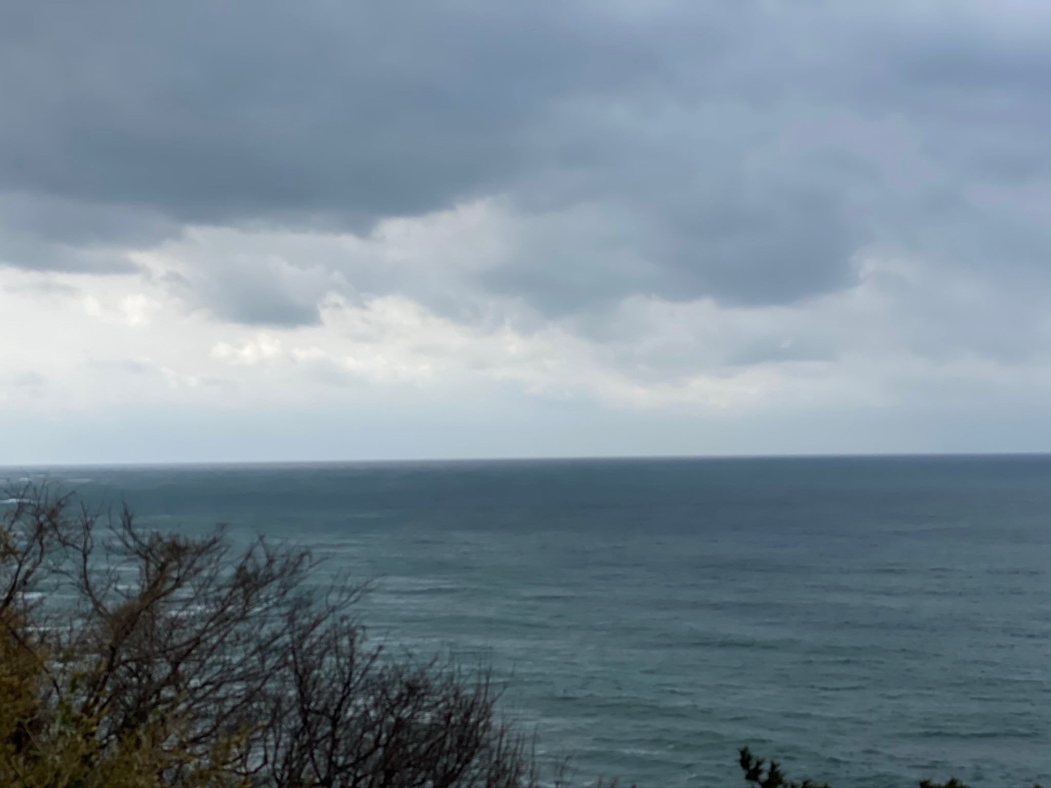 禄剛崎灯台から日本海を眺める