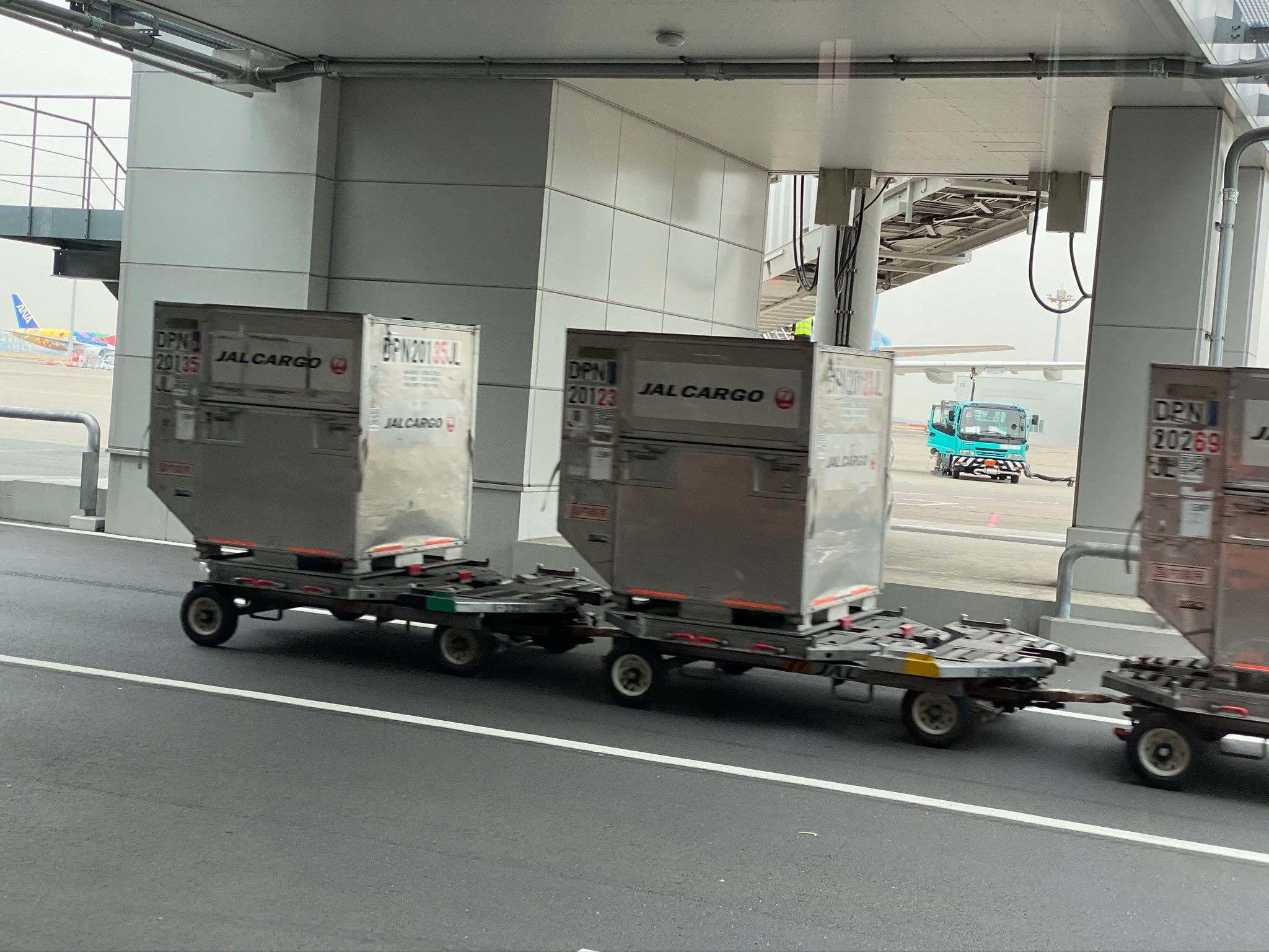 羽田空港リムジンバス待ち