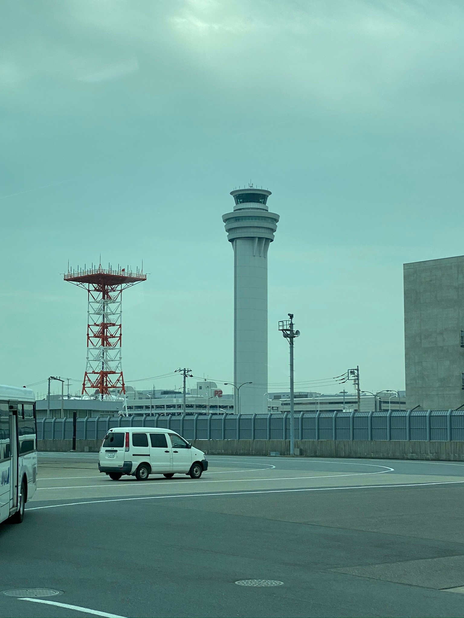 羽田空港リムジンバス車内からの風景