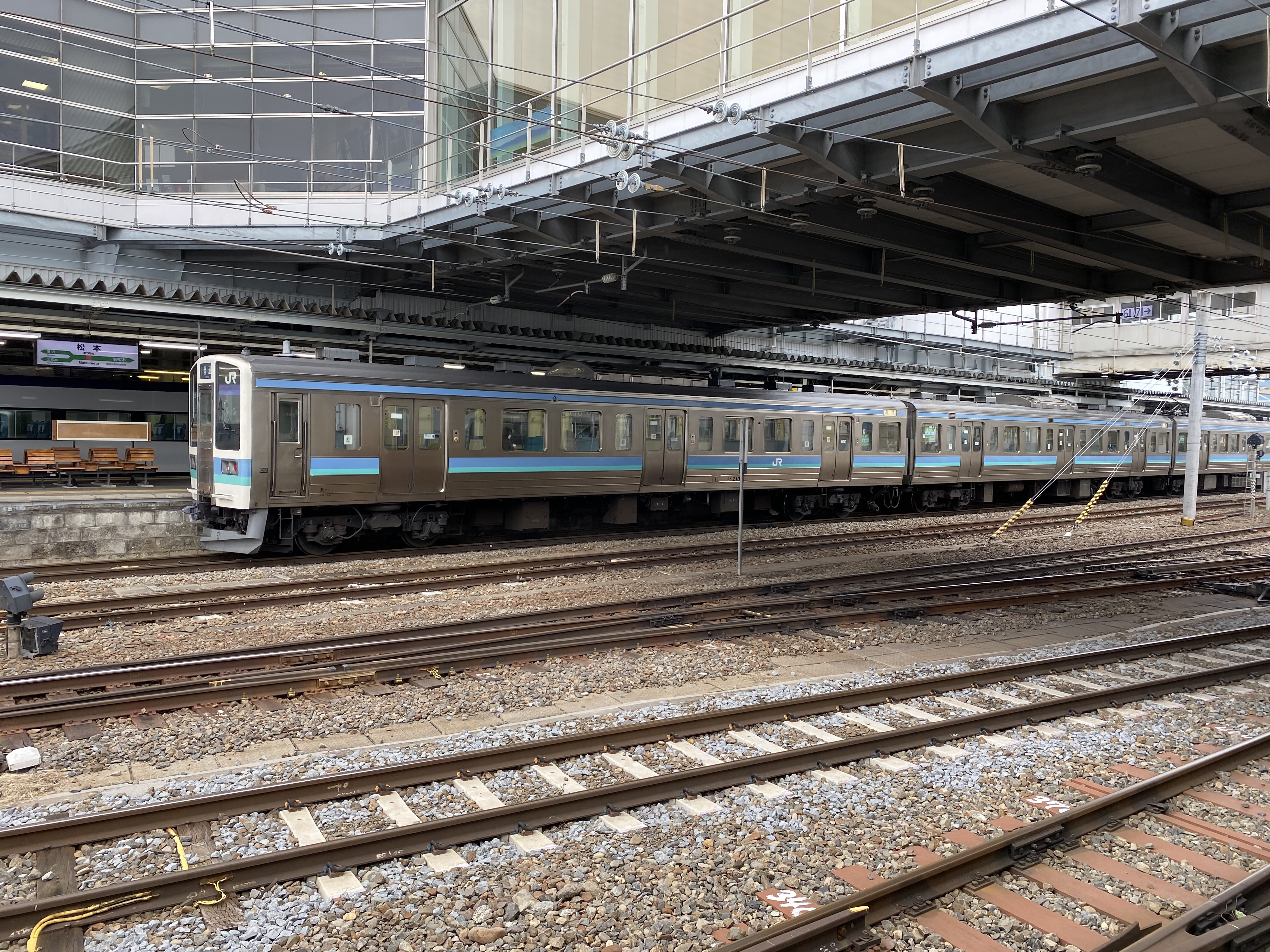 松本電鉄上高地線（JR松本駅7番ホーム）から松本駅